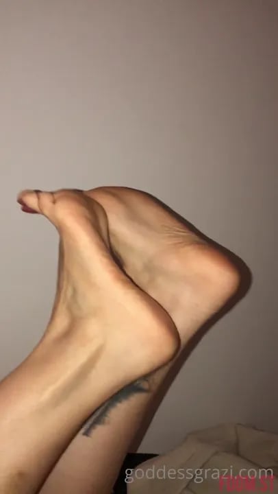 Goddess Grazi - Big soles.mp4
