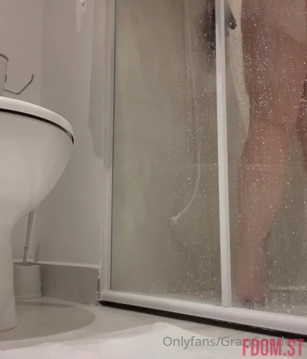 Goddess Grazi - Come suck this Big, delicious feet.mp4