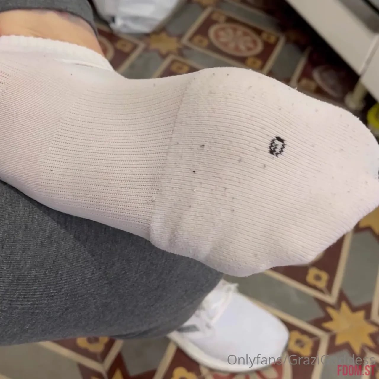 Goddess Grazi - Foot Fetish Worship And Sweaty Feet.mp4