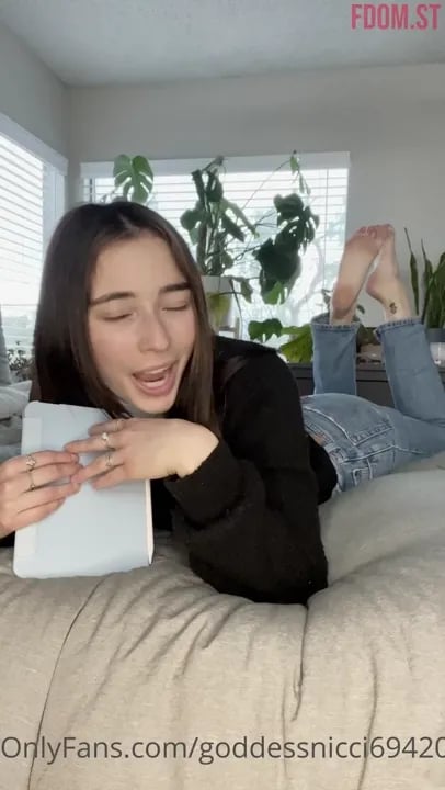 Goddessnicci69420 - Stinky Feet Worship And Domination.mp4